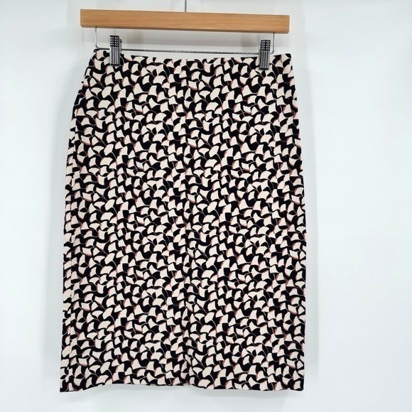 Ann Taylor Dresses & Skirts - Ann Taylor Navy Blue/White Ginkgo Leaf Print Straight‎ Pencil Skirt Women's Sz 2
